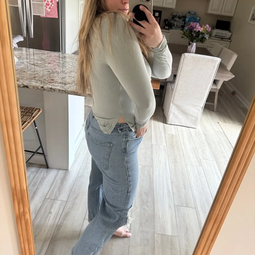 Abercrombie and fitch sage green top - Image 3