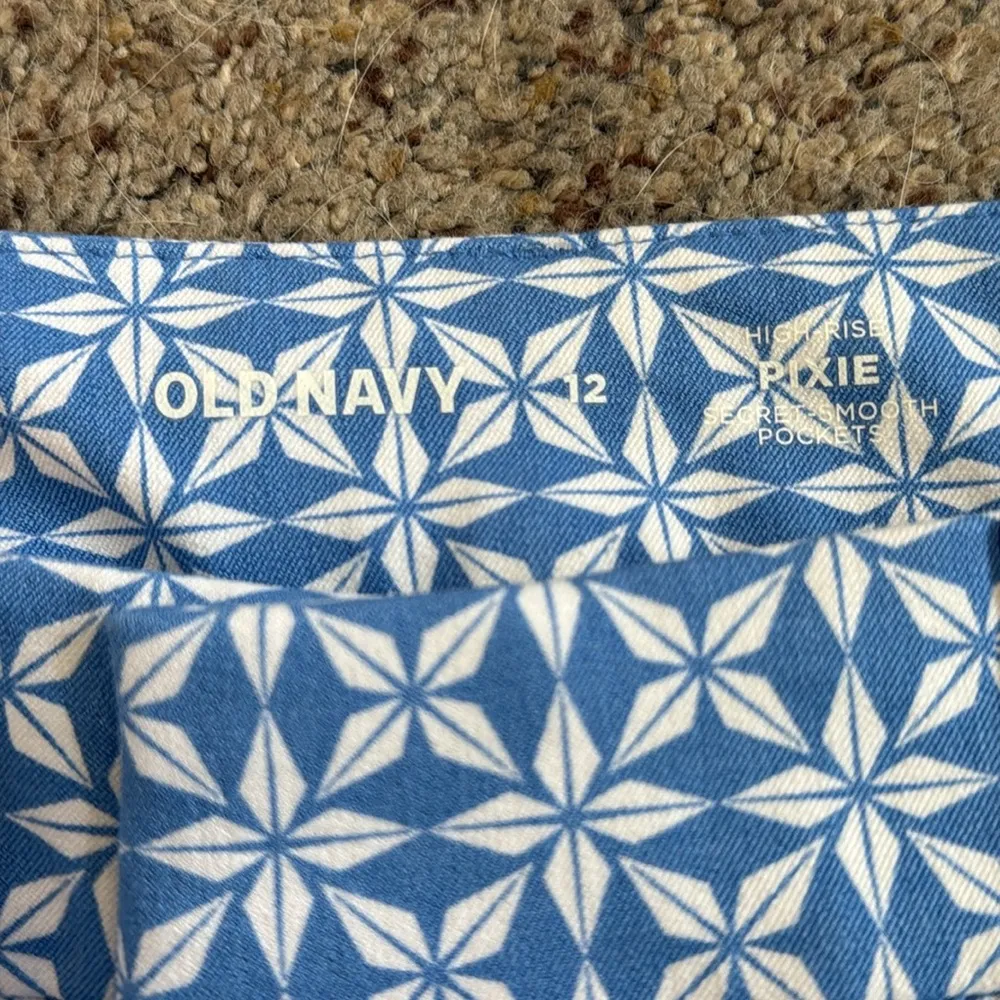 NWT Old Navy High Waisted Pixie Trouser Shorts Blue Tile White Geometric 12 - Image 4