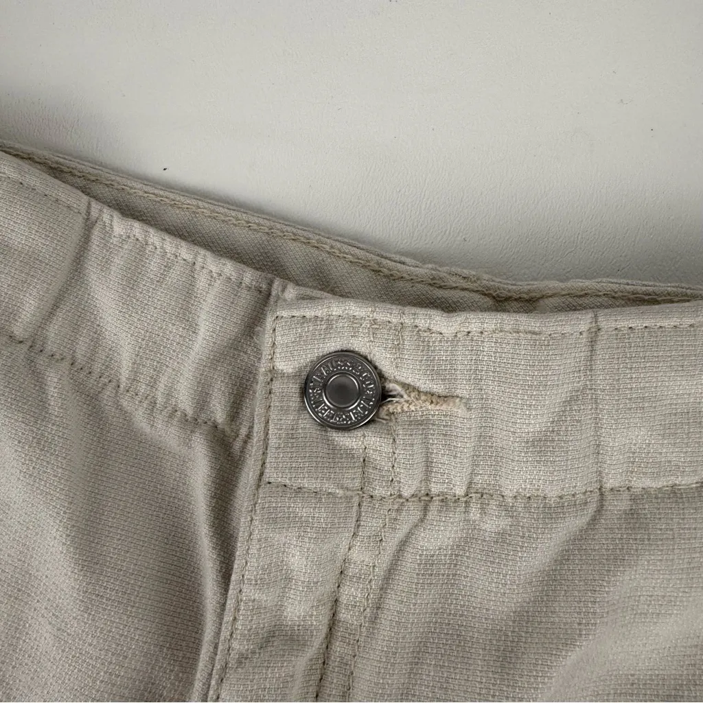 Vintage Levi's Cream Cargo Linen Shorts - Image 2