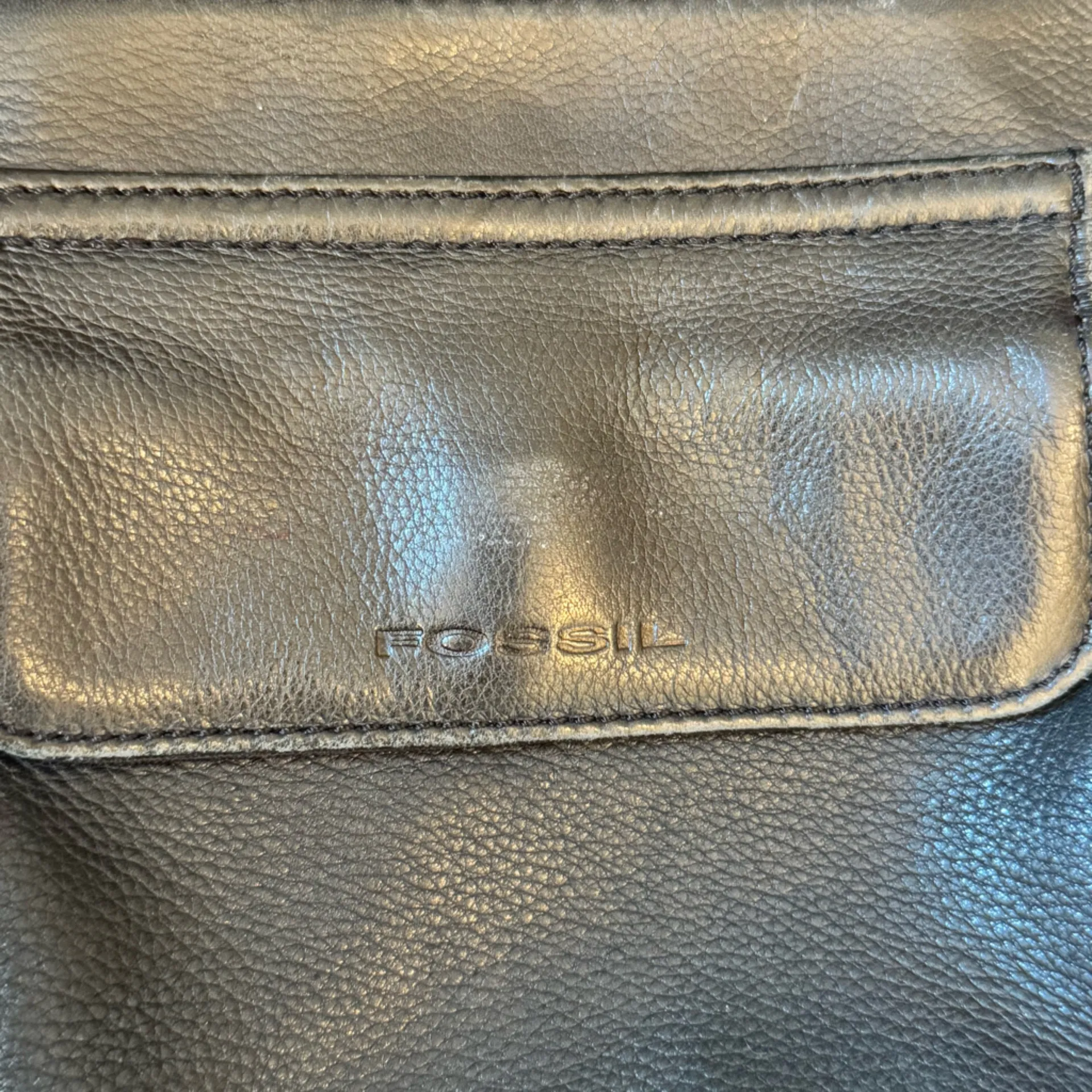 Vintage Fossil Women’s Black 100% Genuine Leather Crossbody Purse - Image 2