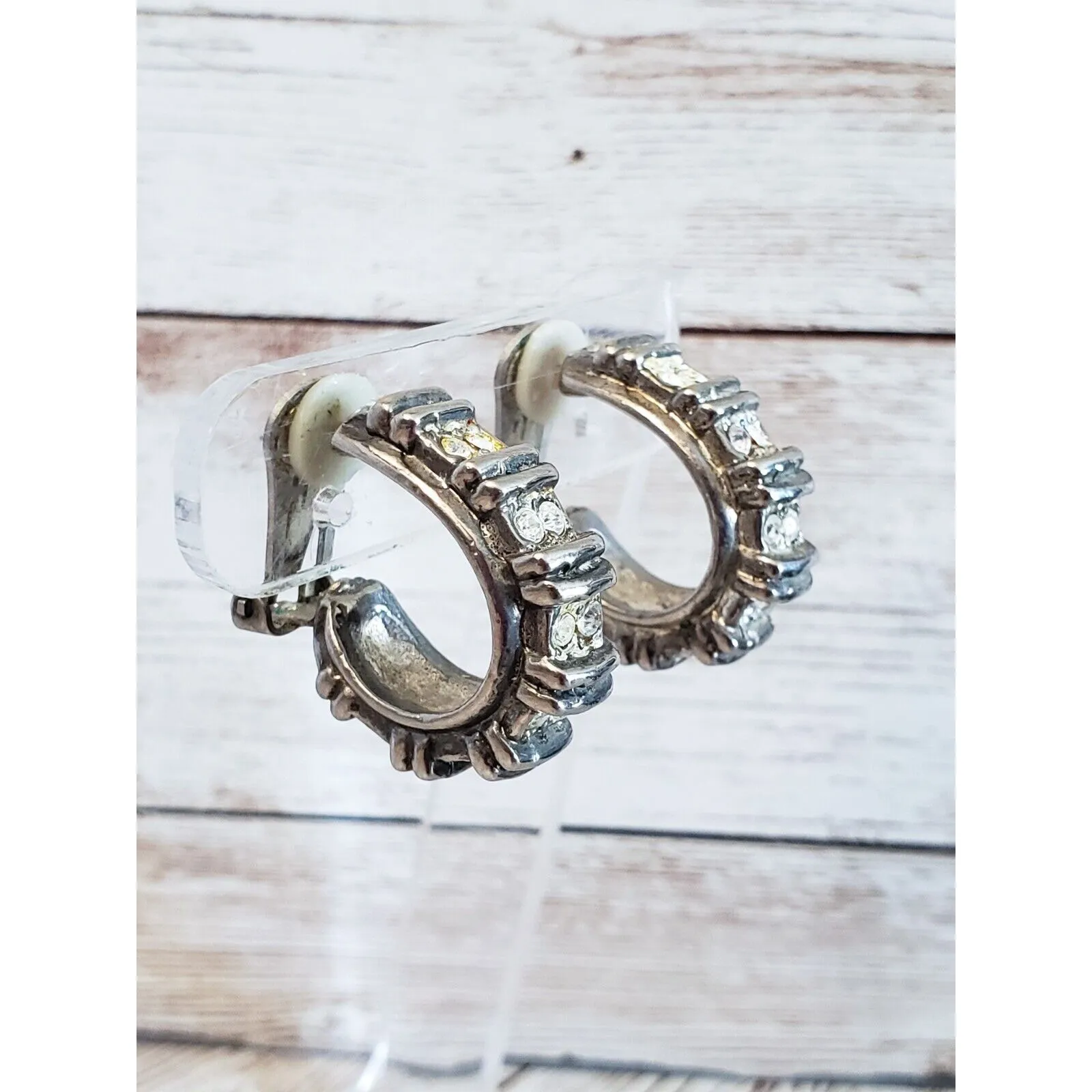 Vintage Clip On Earrings - Image 4