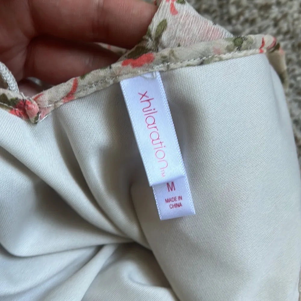 🦋 Xhilaration Cream Pink Floral V-Neck Ruffle Hi-Low Midi Dress Wedding Medium - Image 4