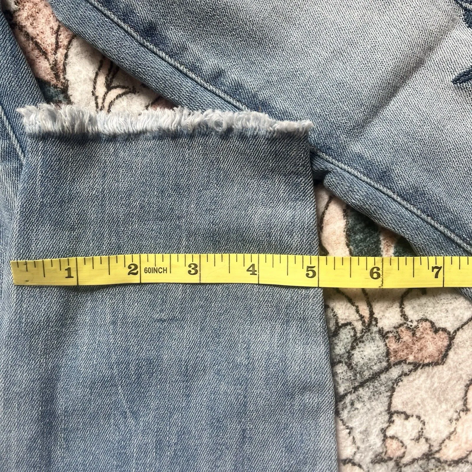 Tommy Hilfiger Womens Denim Floral Embroidery Size 2 Raw Hem Light Wash EUC - Image 3