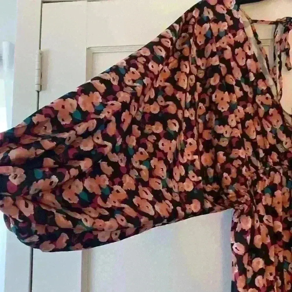 Flying Tomato floral print, v-neck dress with bell sleeves and tie back; size L - Image 4