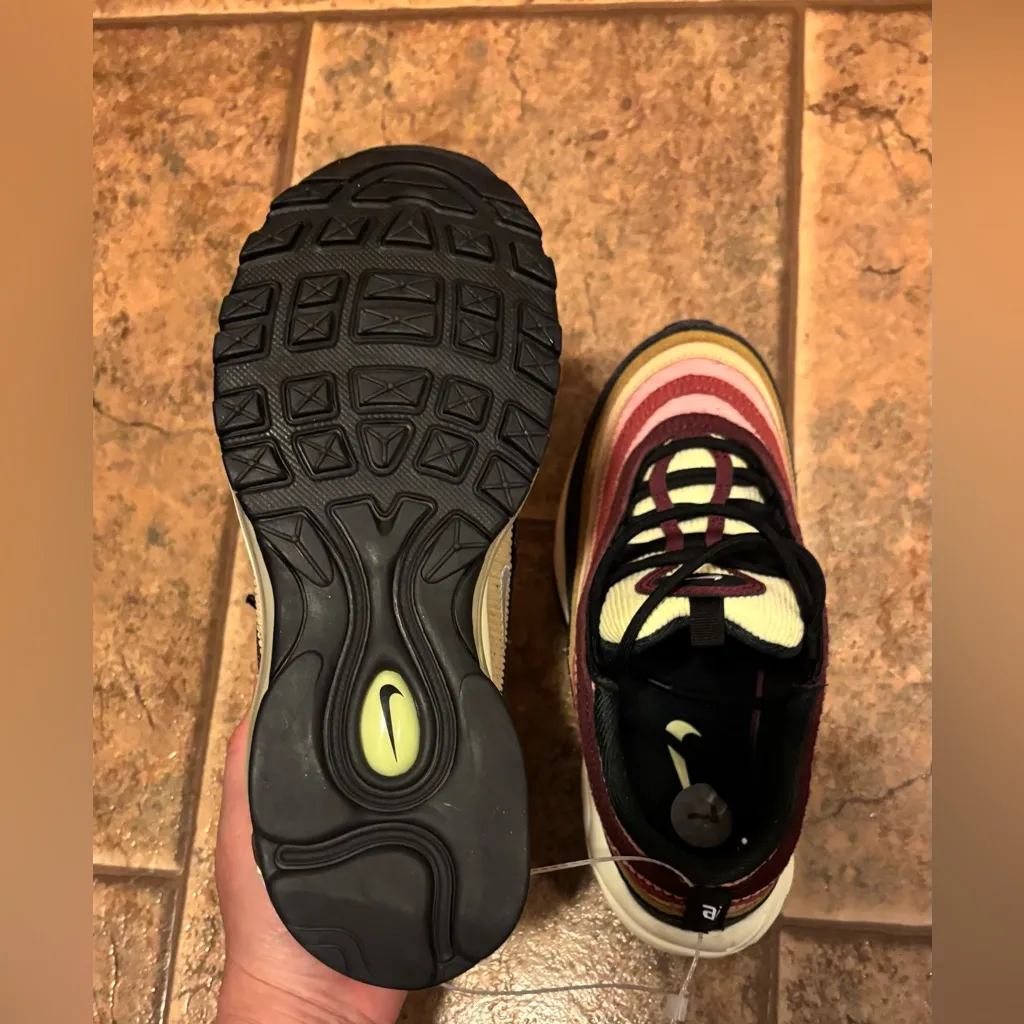 NWOT Nike Women's Air Max 97 SE shoes sz 7 - Image 4