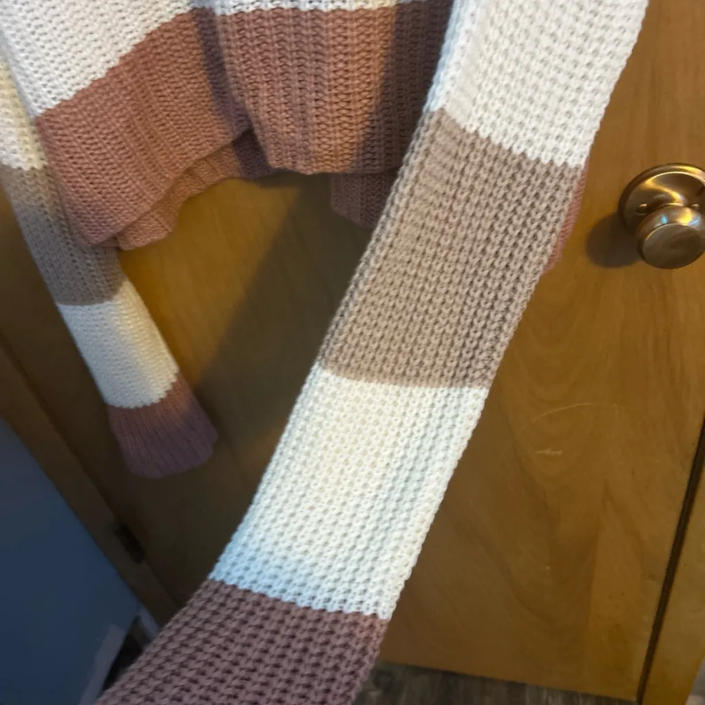 moon & madison White Crew Neck Sweater Size M - Image 2