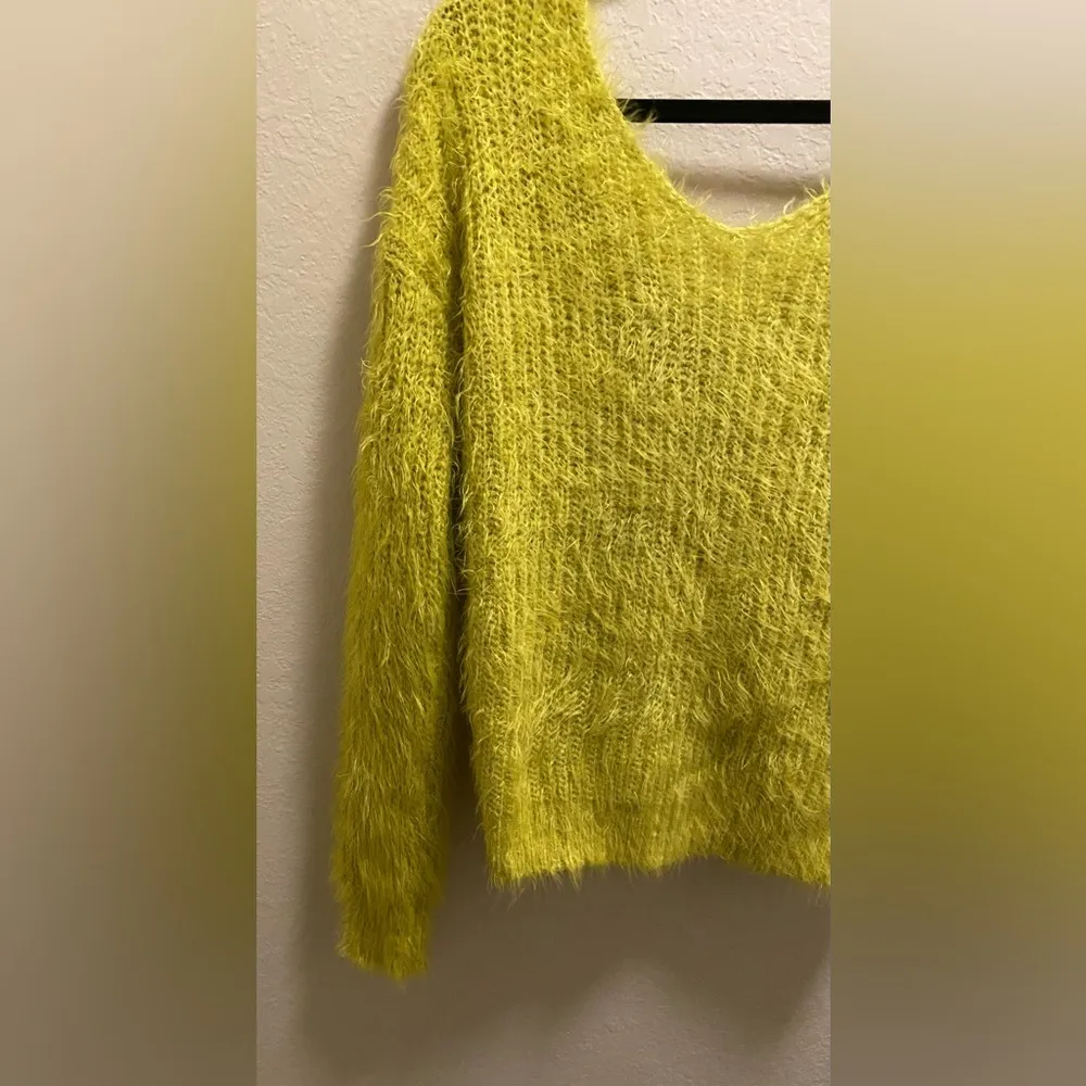 Miroh Lime Green Eyelash Twist Back Sweater. Size L - Image 3