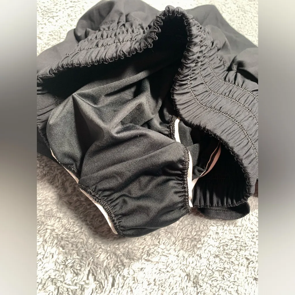 Nike university of Iowa Hawkeyes Black Athletic Shorts small - Image 5