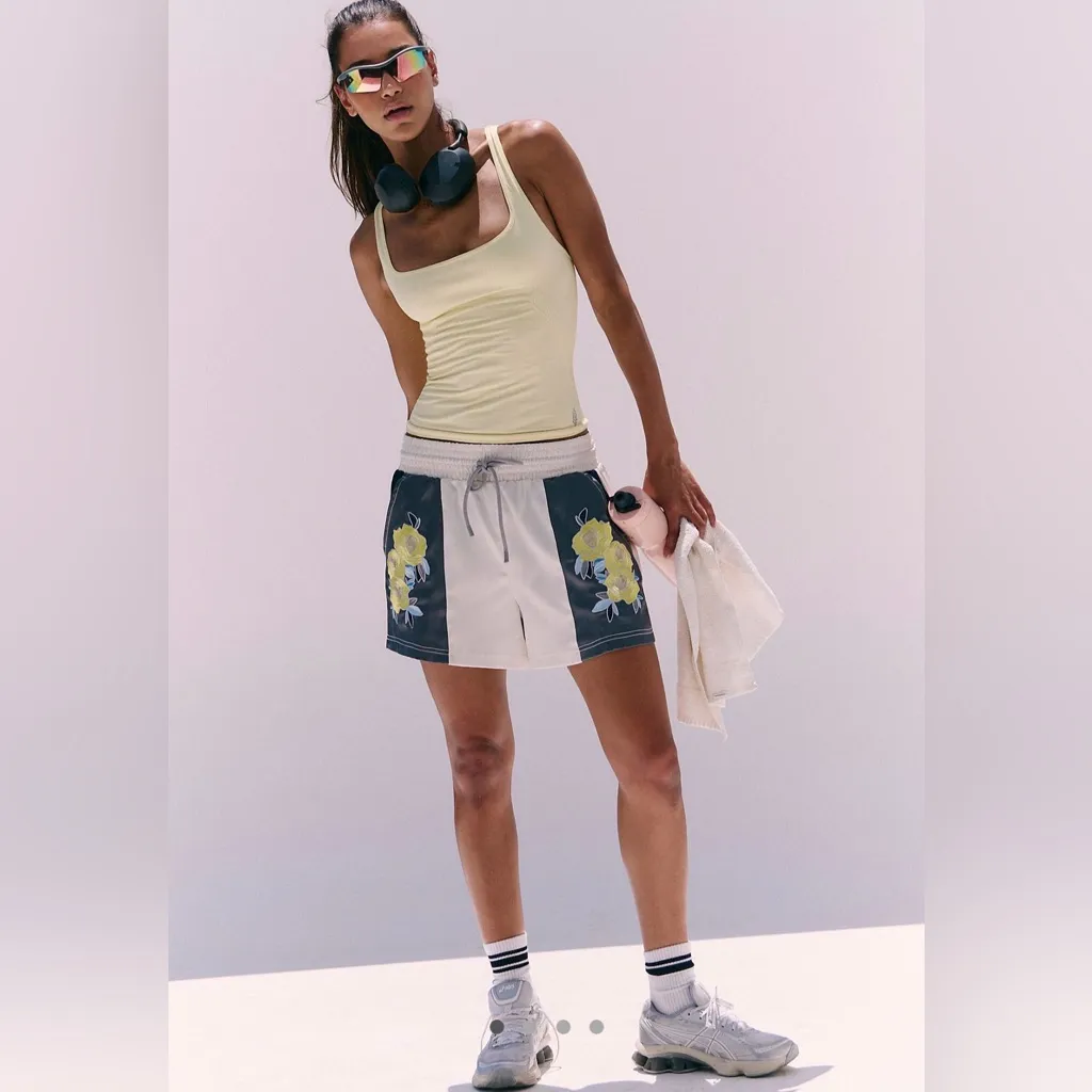 Free People in the ring shorts size medium NWT Gray - Image 3