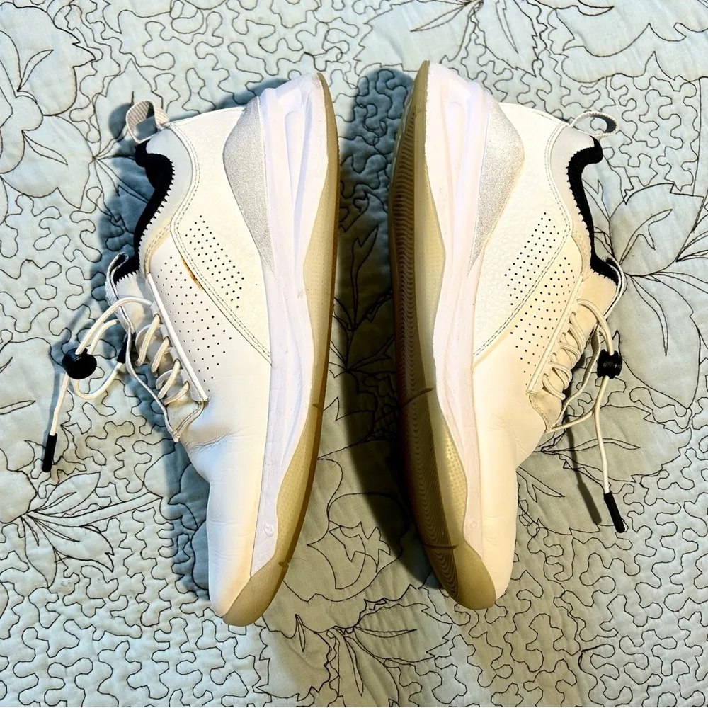 CLOVE Classic Fluid Resistant Nursing Sneaker Shoes CL003 Brilliant White W 7.5 - Image 6