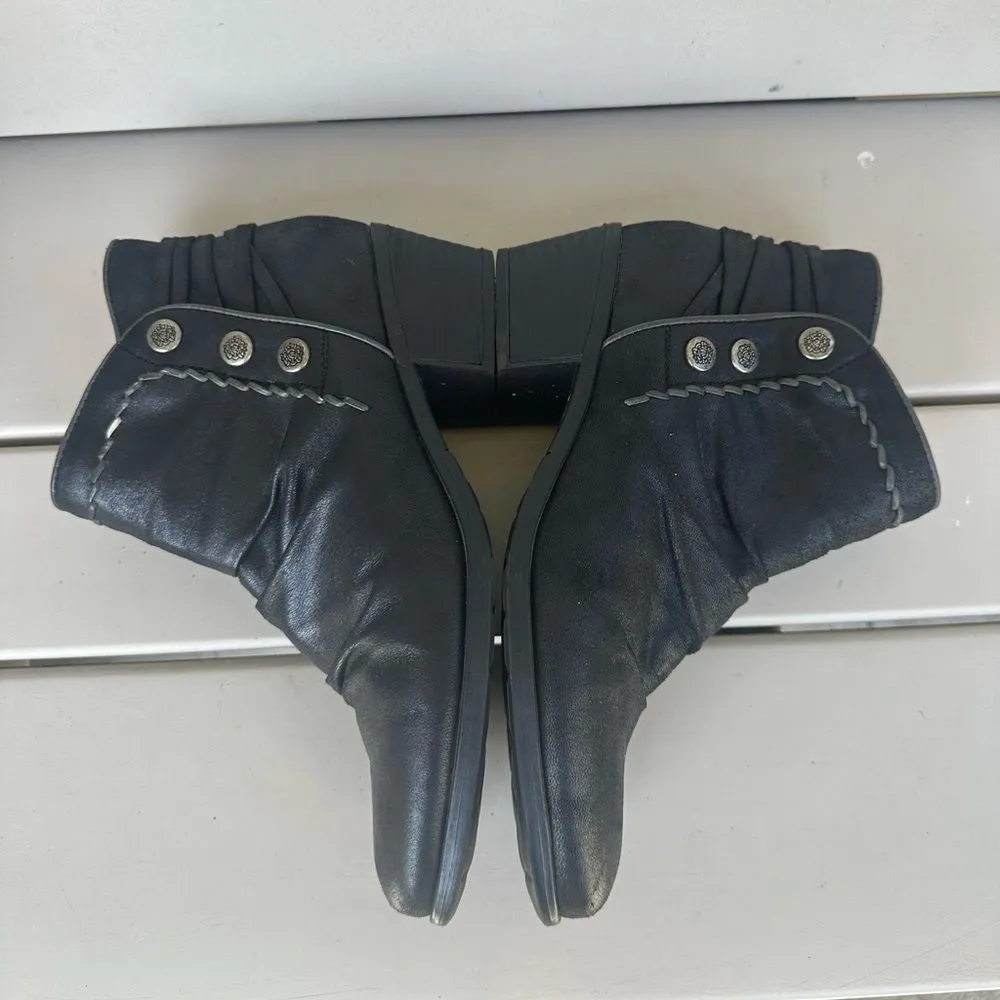 Baretraps Bethany Black Faux Leather Side Zip Almond Toe Ankle Bootie Boots  7.5 - Image 6