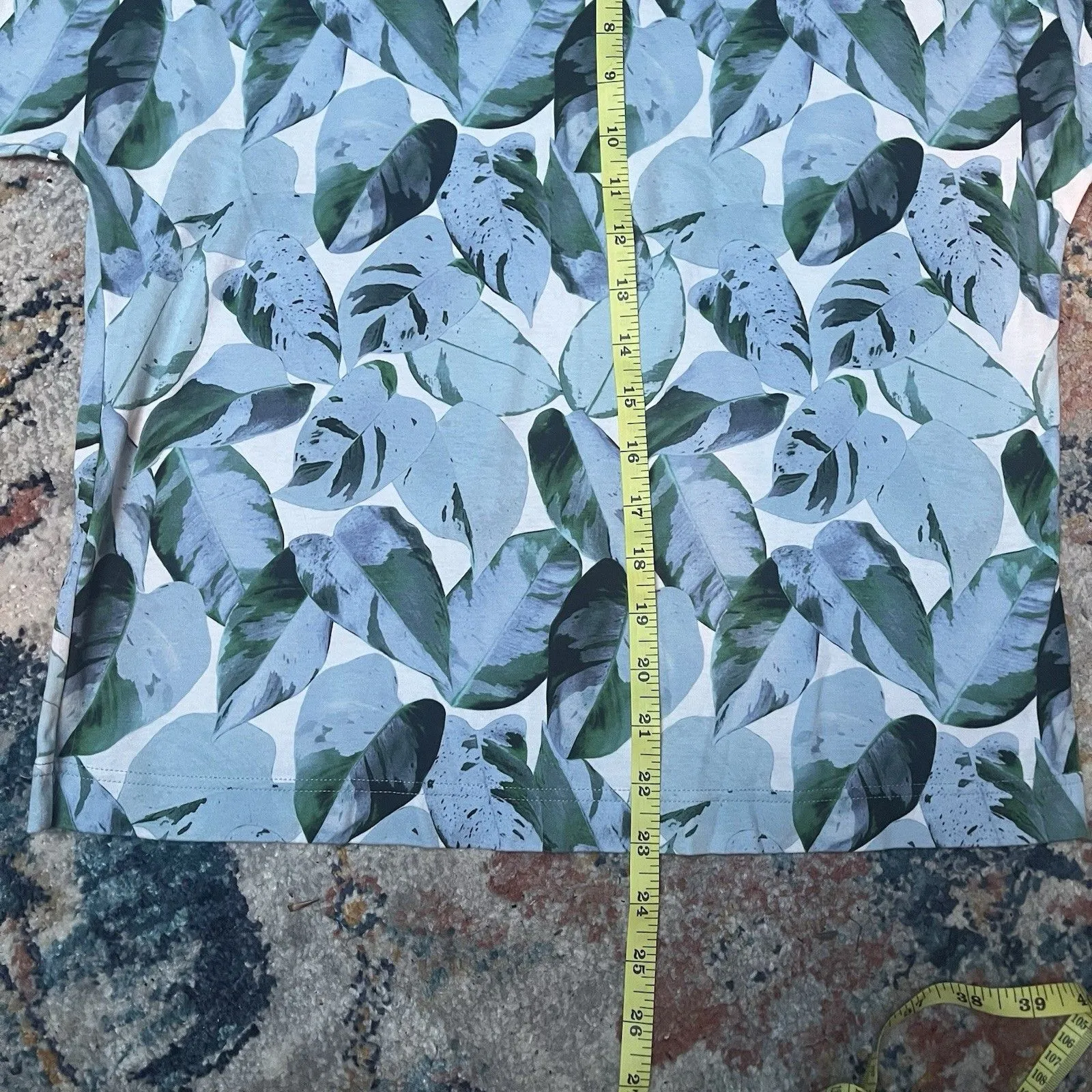 Women's Akris Punto Blue Floral Hawaiian Short Sleeve T-Shirt Top Size 4 - Image 2