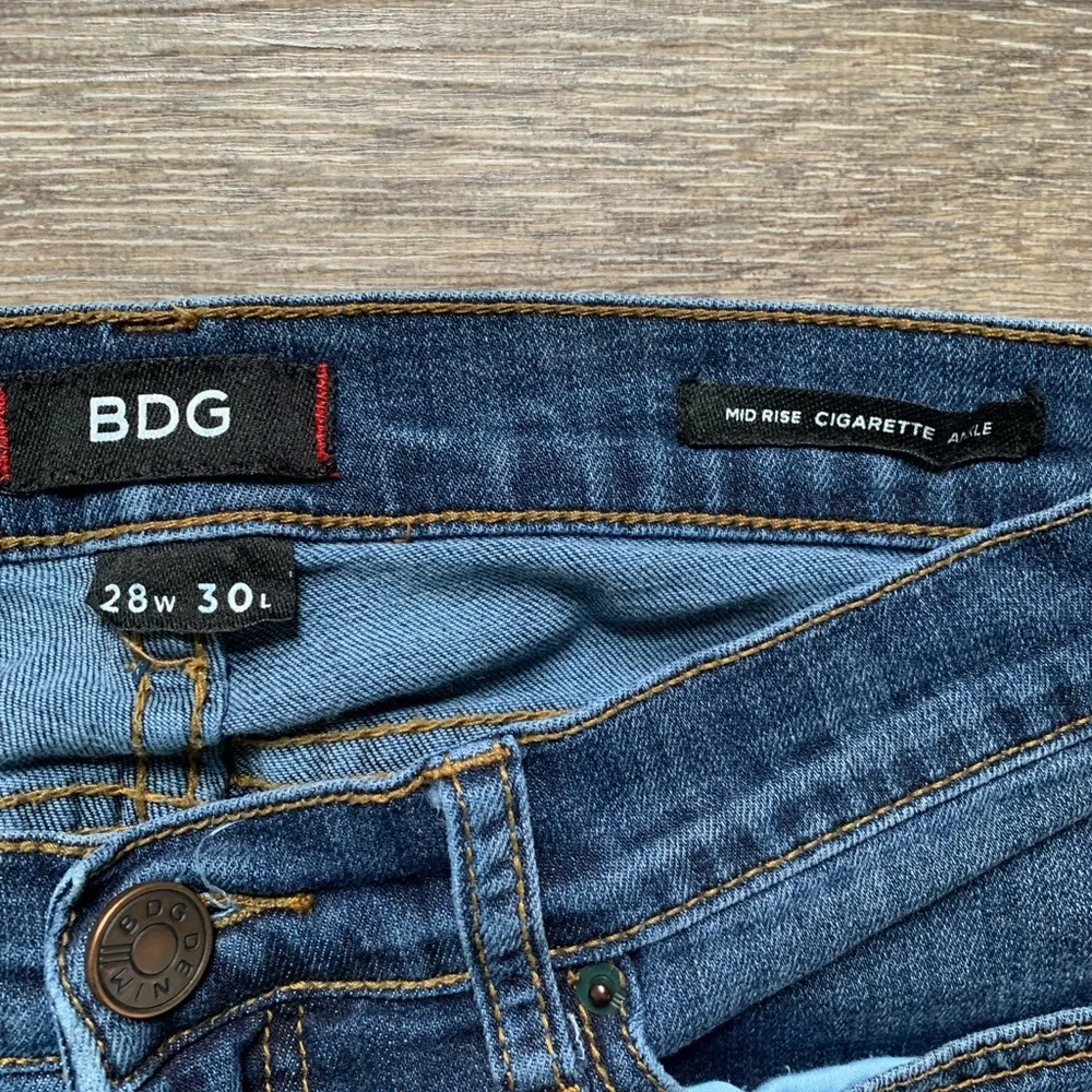 BDG Medium Wash Mid Rise Cigarette Ankle 28 x 30 - Image 2