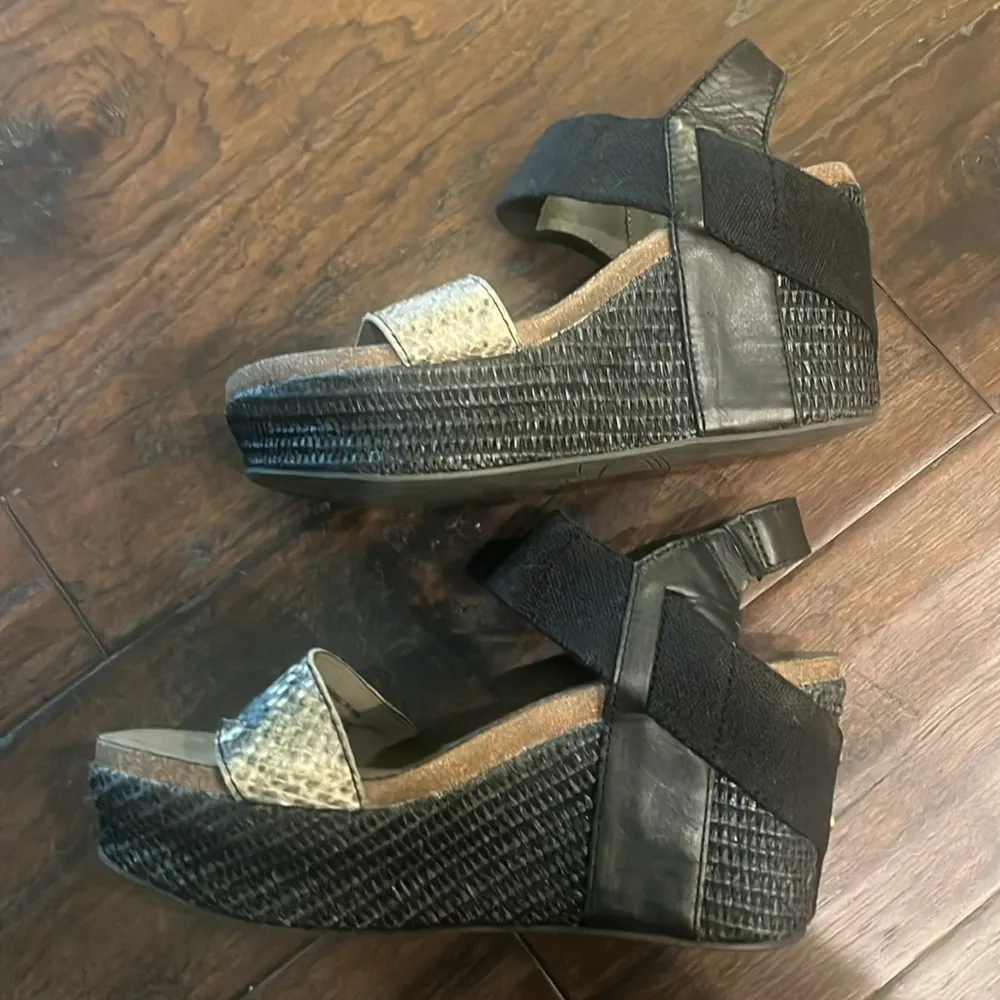 OTBT Wedge Sandel Black Animal Print /Rattan Wedge Worn Once 7 - Image 4