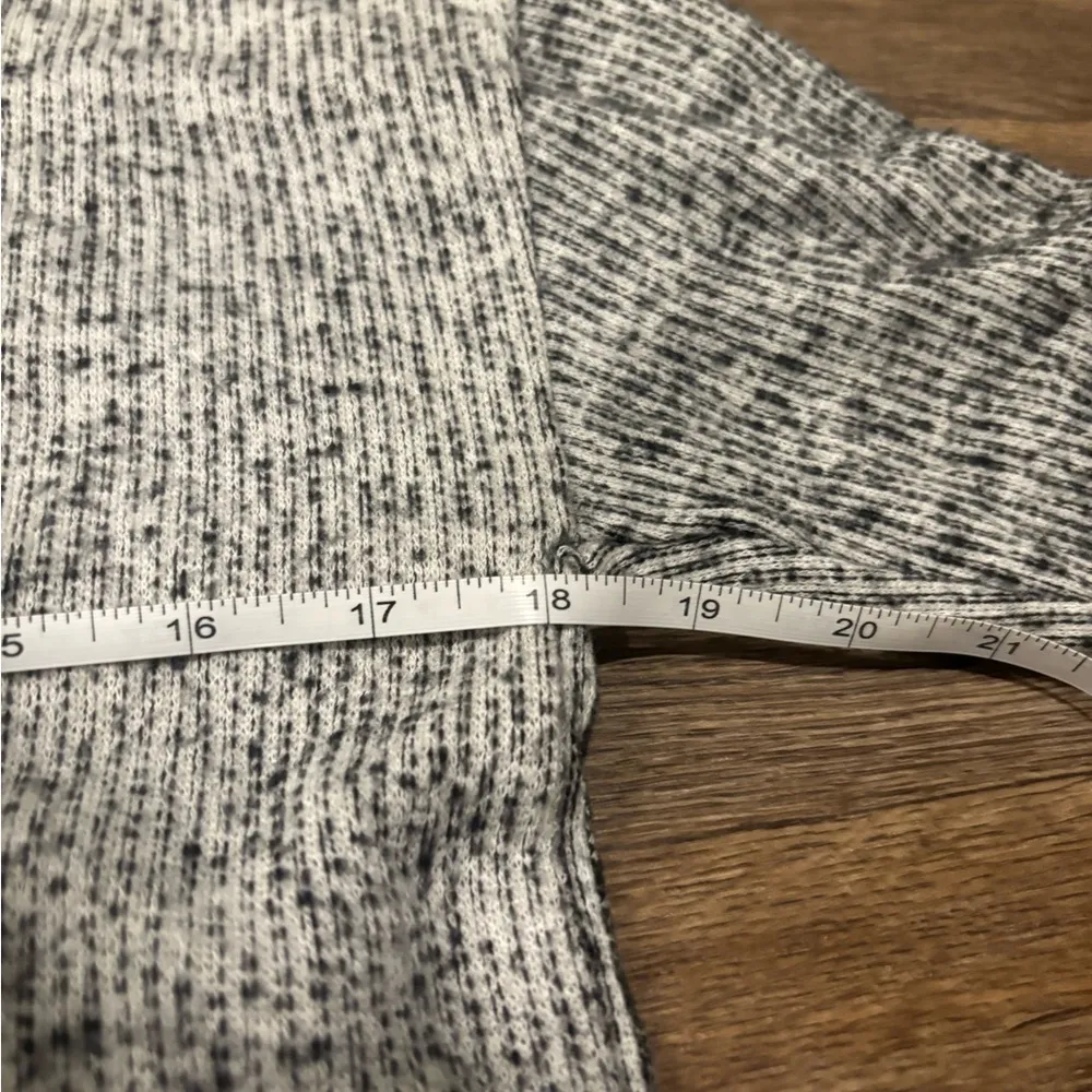 Zara x Disney Mickey Mouse Grey Knit Top – Women’s Small - Image 4