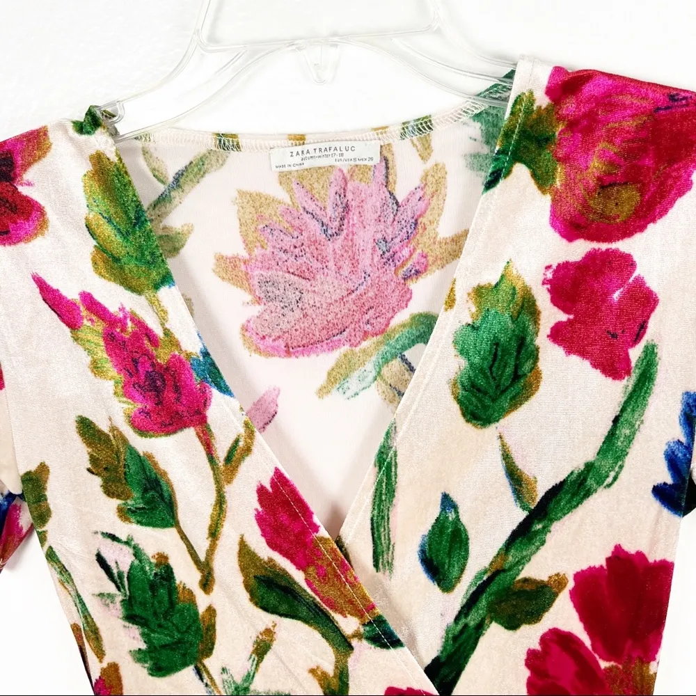 ZARA Floral Velvet Short Sleeves V-Neck Dress, Size Small - Image 9