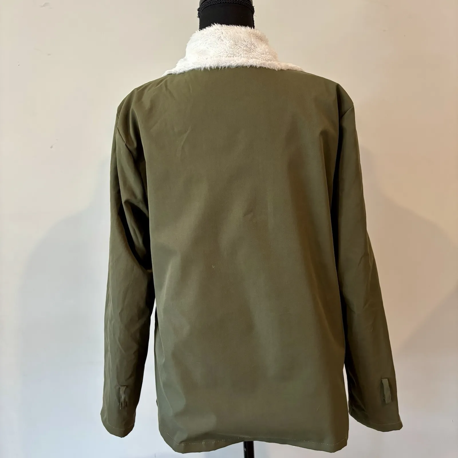 Olive Green Faux Sherpa Lined Jacket Size Medium Button Front Jacket Outerwear - Image 4