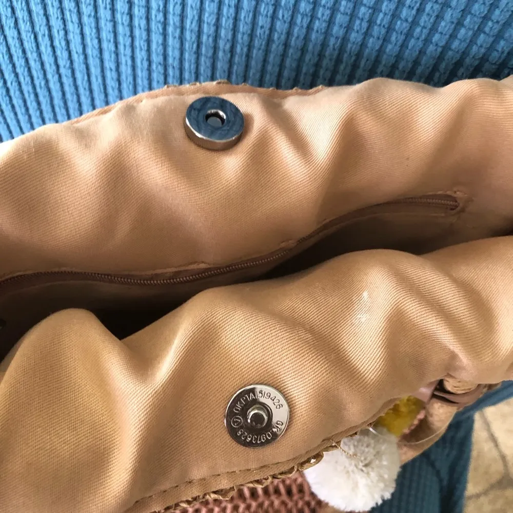 Summer Straw Large Purse Lined with pompoms - Image 7