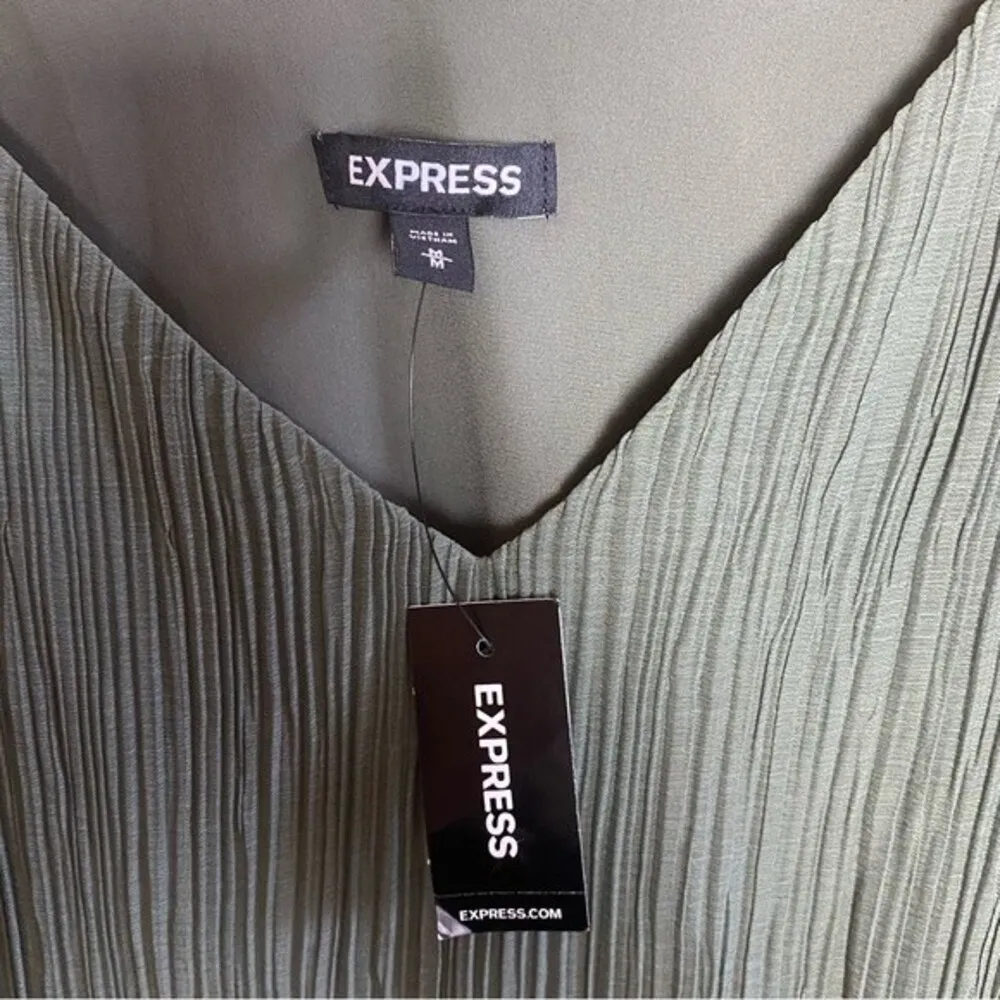 NWT Express Spaghetti Strap Pleated Top size M - Image 4