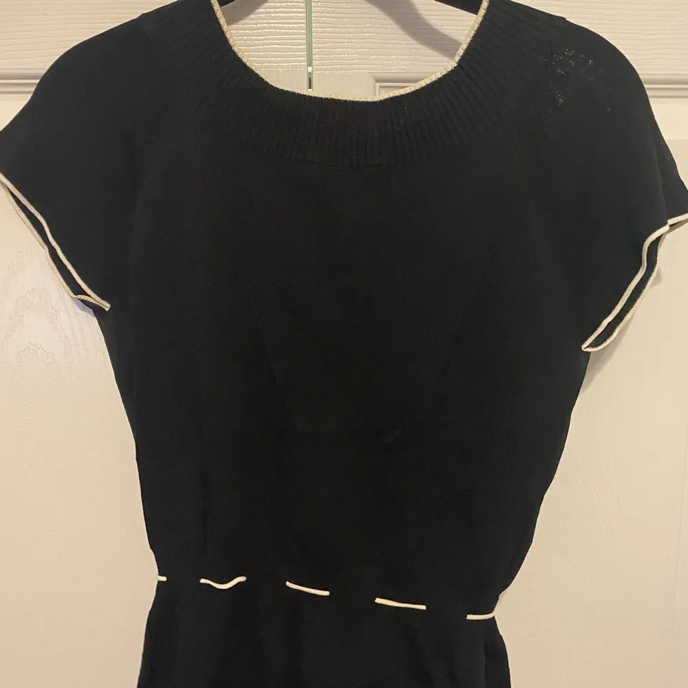 Outfit JPR black sweater in small - Image 4