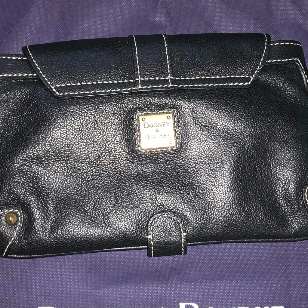 Dooney & Bourke Womens Baguette Pebble Leather Slim Flap Shoulder Bag W/Dust Bag - Image 2