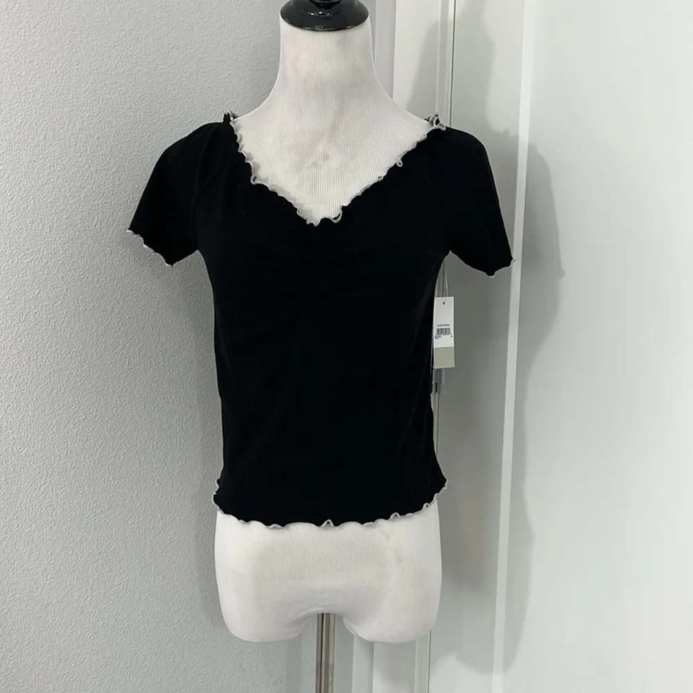 New BP Medium 90s Ribbed V-Neck Short Sleeve Lettuce Hem Baby Tee Crop Top - Image 3