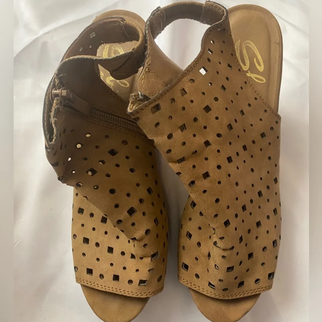 Sbicca Tan Cut Out Wedges Size 8 - Image 2