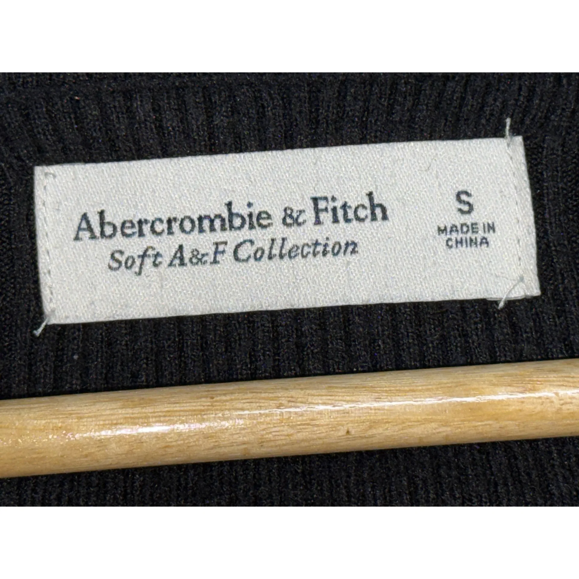 Abercrombie & Fitch Soft AF Black Ribbed Knit Square Neck V-Neck Sweater Size S - Image 4