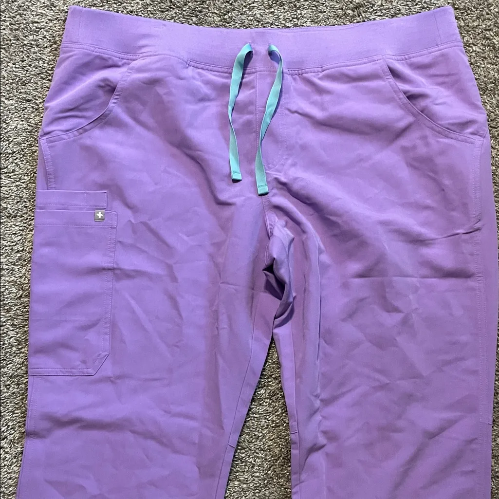 Figs Women’s Kade Cargo Scrub Pants Lilac Dawn XL - Image 4
