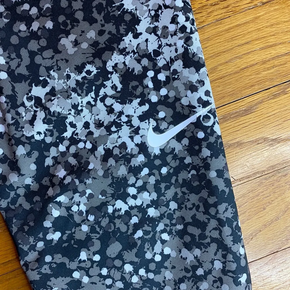 Nike Black and white  pro capris - Image 2