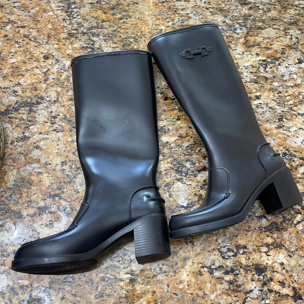 Salvatore Ferragamo Heeled Rain Boots sz7 - Image 4