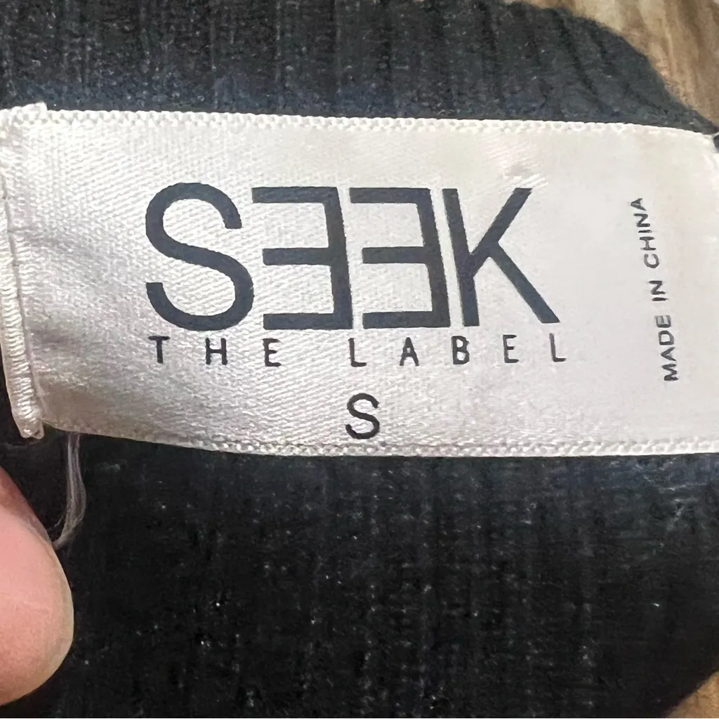 SEEK the Label  ribbed blavk cold shoulder top - Image 4