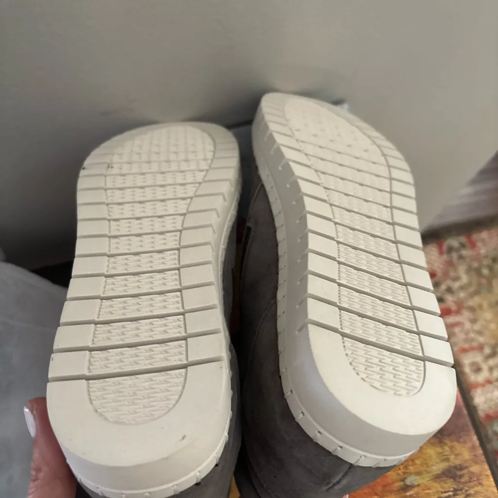 Bella Vita Womens Camberly Ultra Flexible Booties Double Zipper suede Booties - Image 4