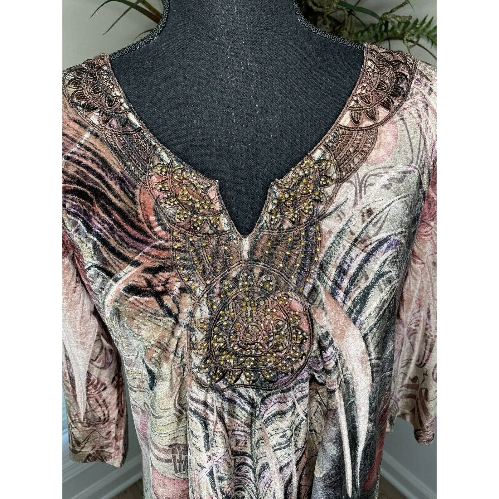 Live And Let Live Velour Top SZ Medium - Image 3