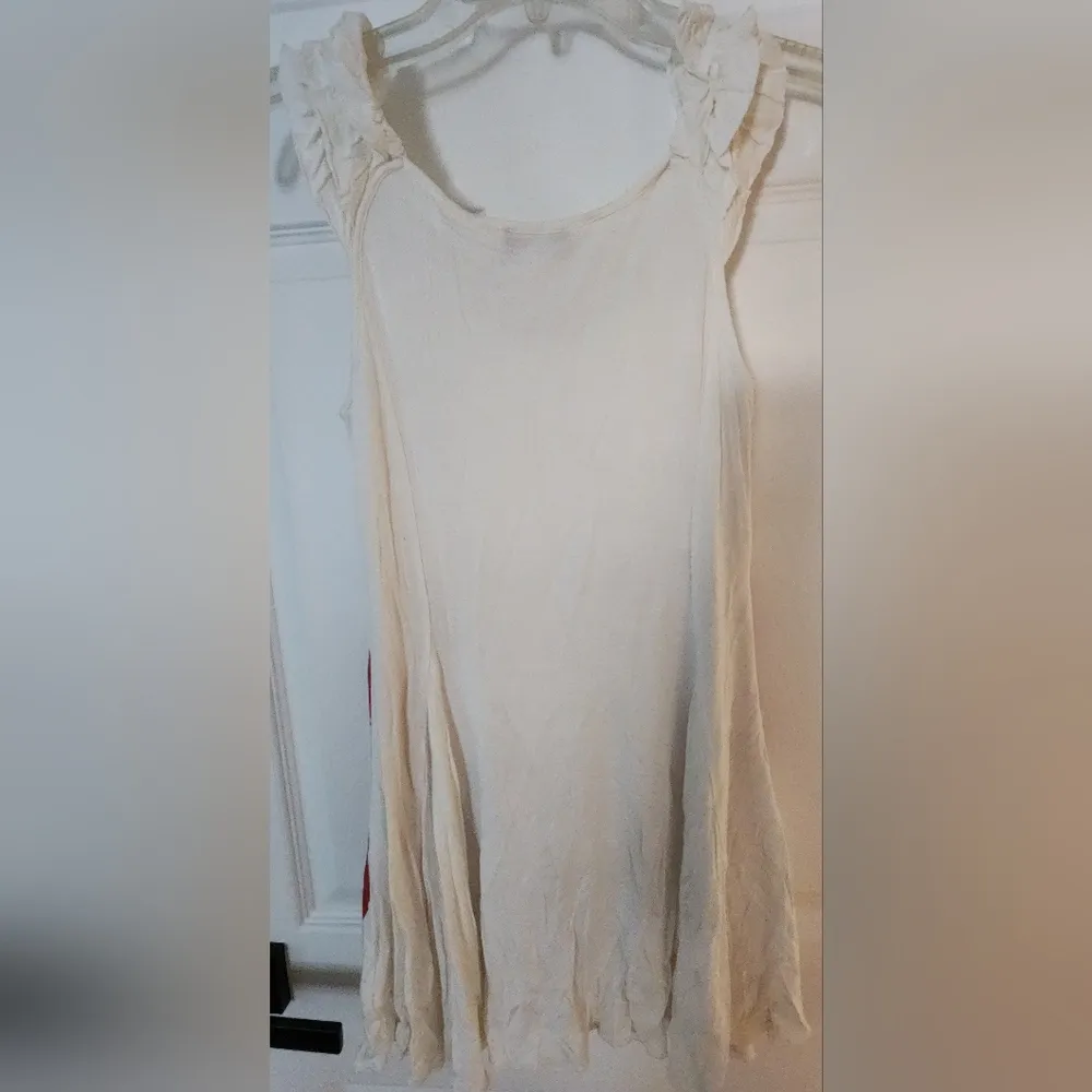 NWOT Venus White Red Silver Floral Ruffle Tank Top Tunic Size XS - Image 2