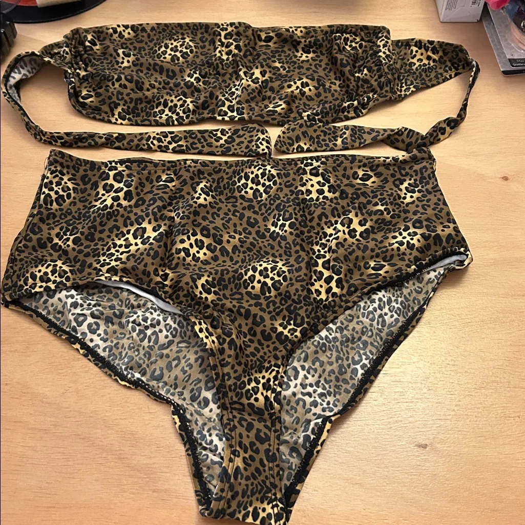 Free with Bundle New Women’s Leopard Print Bikini Set High rise size Large Black - Image 1