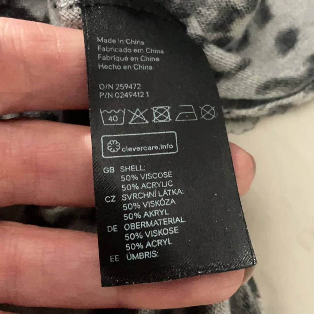 H&M Hi Lo Gray Black Animal Print Light Weight Oversized Tunic Sweater - Image 9