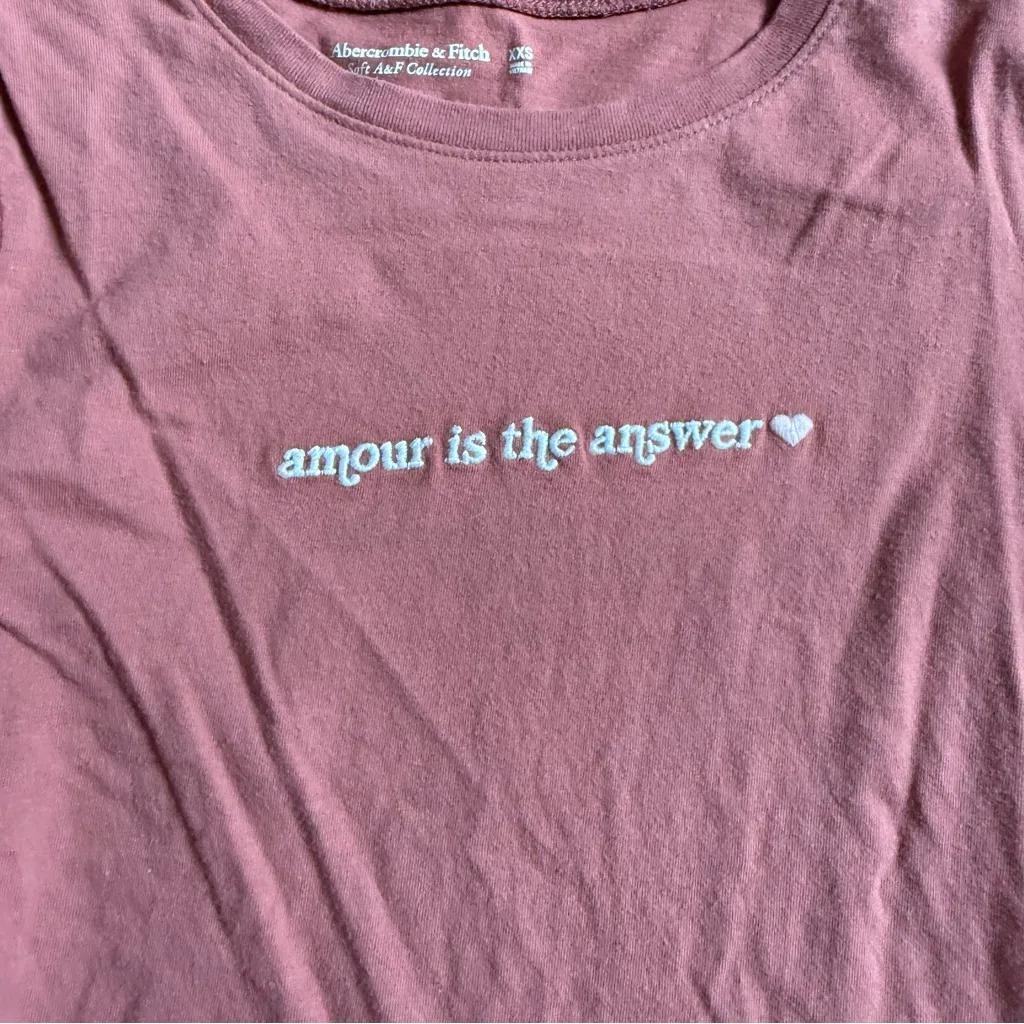Abercrombie & Fitch Mauve Amour Is The Answer Graphic T-Shirt 100% Cotton XXS - Image 2