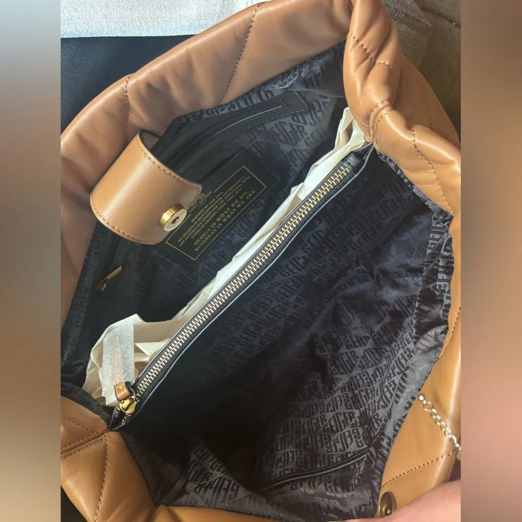 Authentic KURT GEIGER LONDON Quilted 2 compartment magnetic closure shoulder bag - Image 6