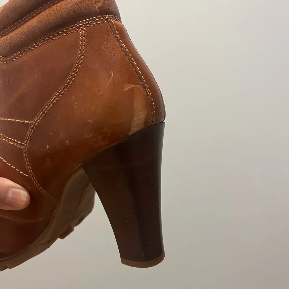 Gently worn Michael Kors lace up heeled boots size 9M upper leather - Image 4