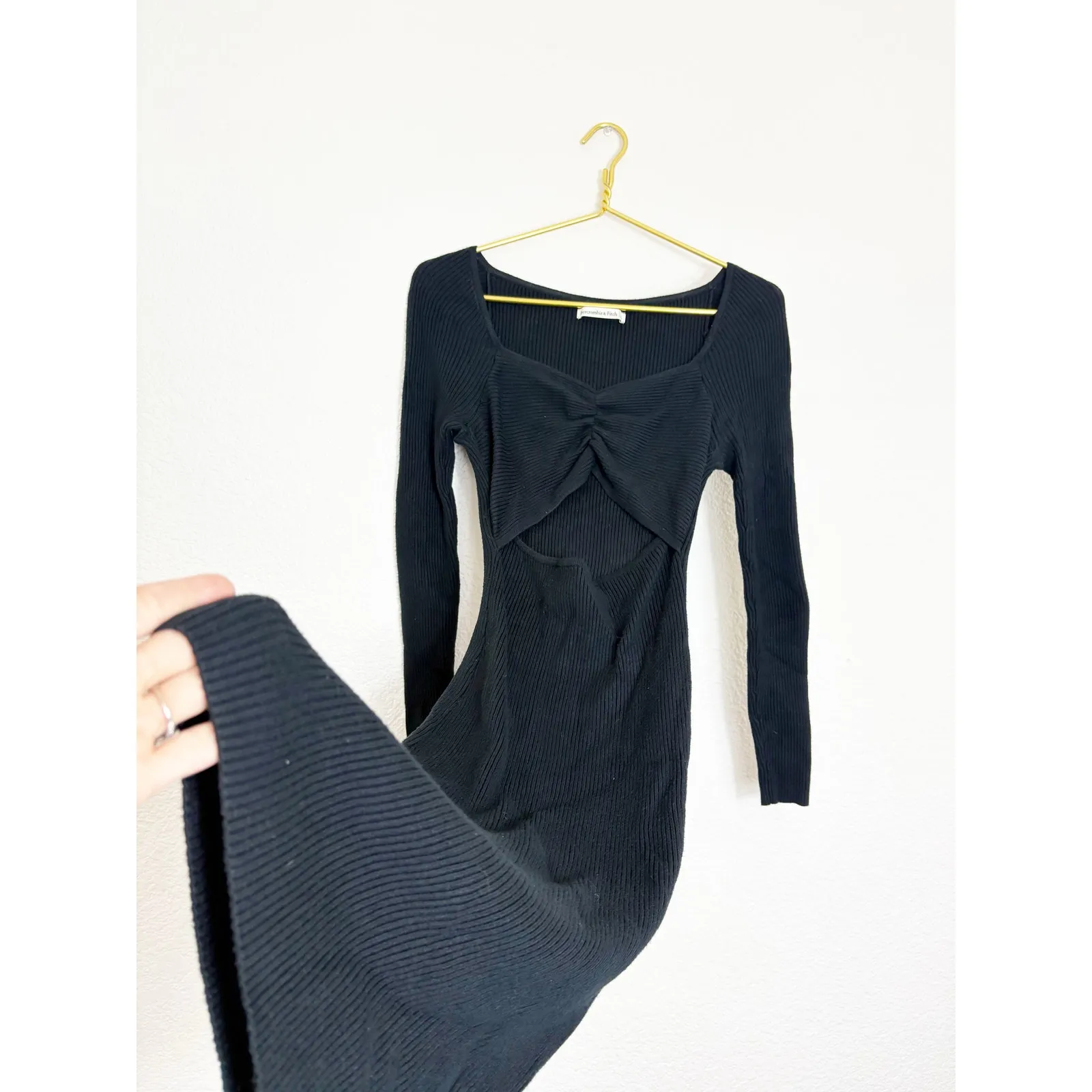 Abercrombie & Fitch Cinched Front Cutout Midi
Sweater Dress Size Small Black - Image 12
