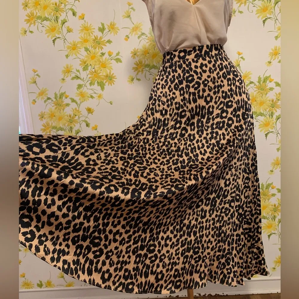 NWT she + sky A Line pleated midi skirt with leopard print size Large - Image 4