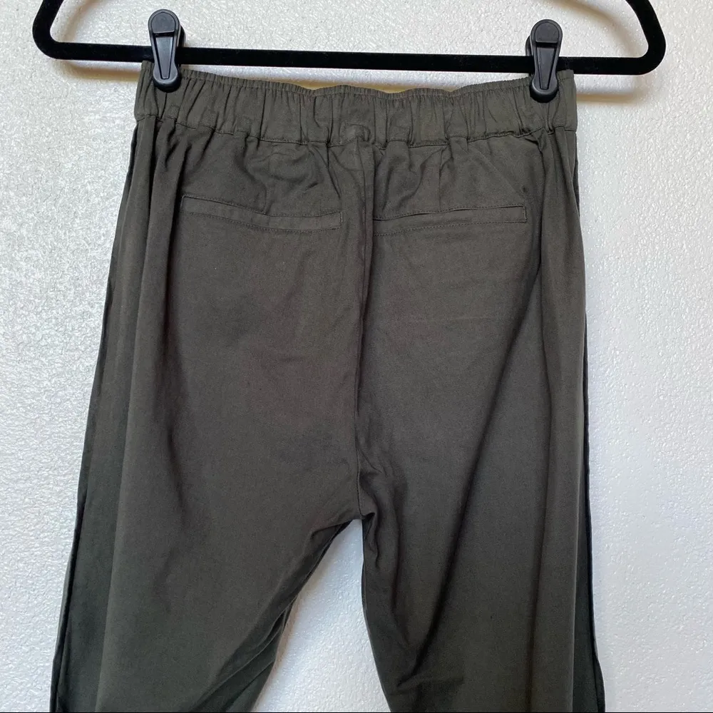 Ecru Pull On Olive Skinny Leg Pants Size Small - Image 9