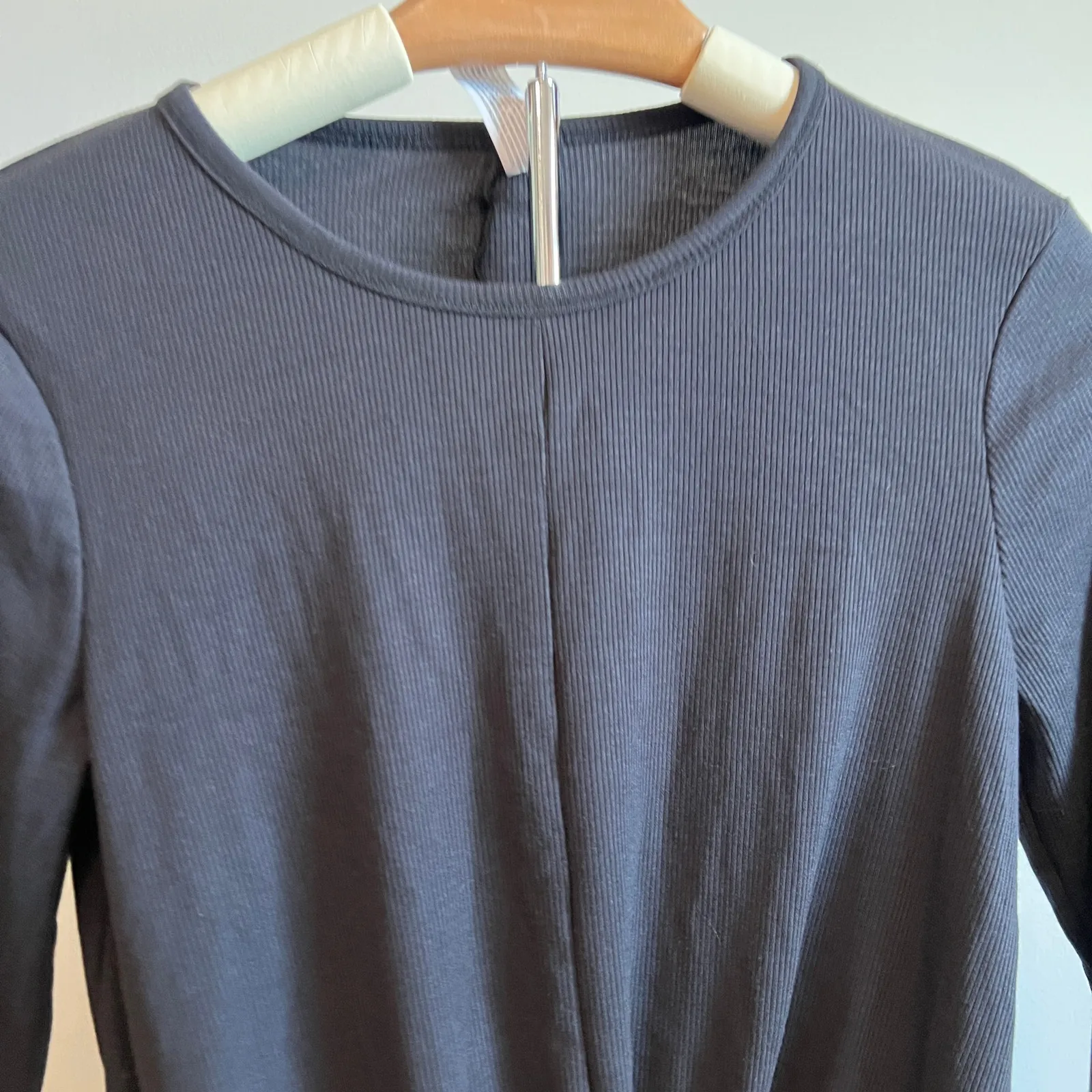 All in Motion Women's Black Long Sleeve Twist Front T-Shirt - Size Small - NWT - Image 10