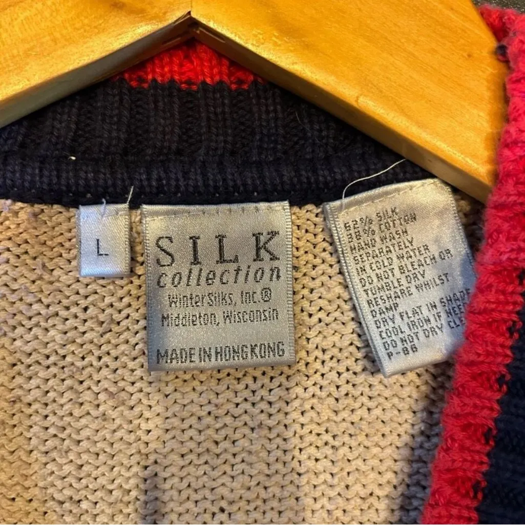 Silk Collection Vintage American Flag Patriotic Women’s Large Hong Kong Sweater Red - Image 3