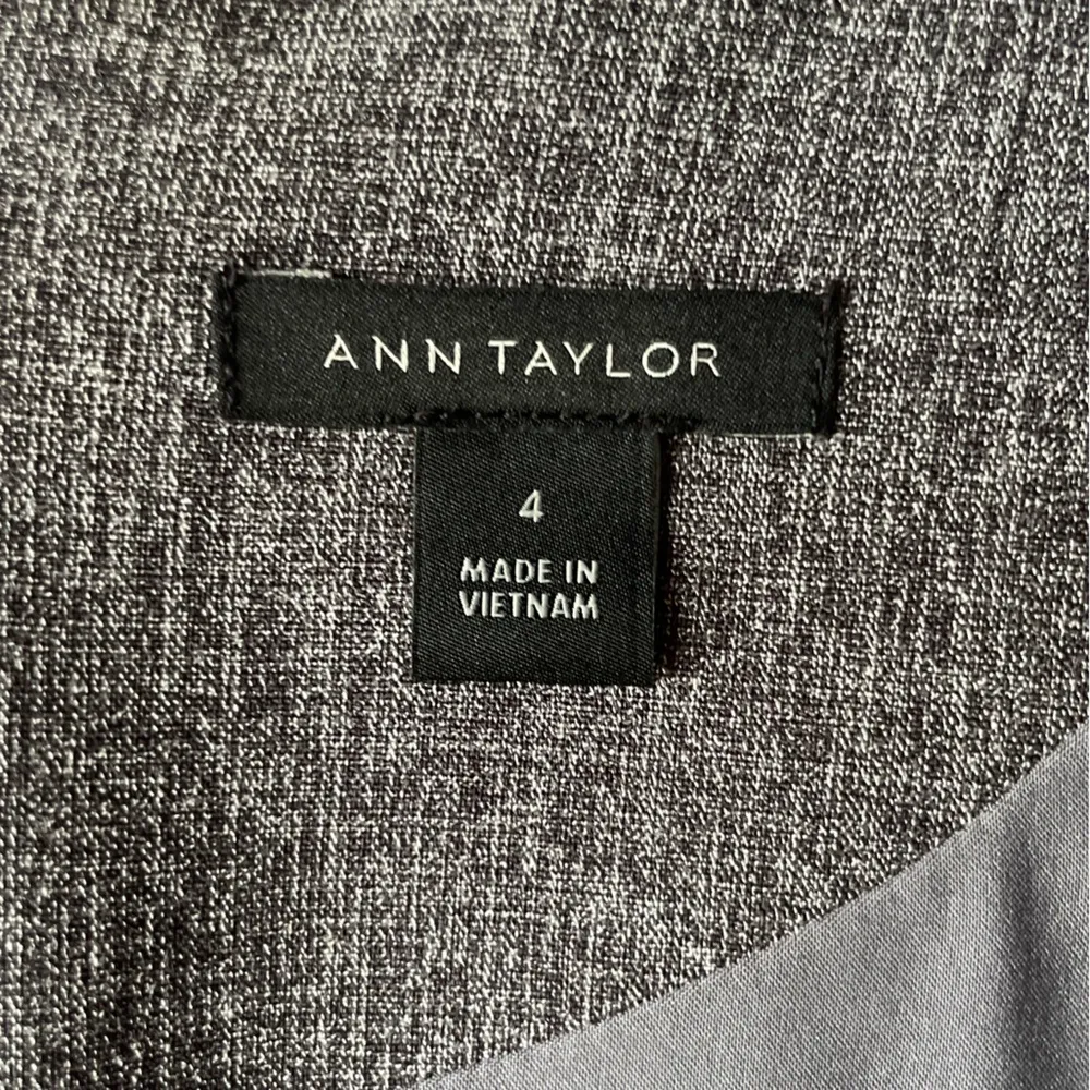 Ann Taylor Career Officecore Minimalist Elegant Gray Bell Sleeve Women's Dress - Image 12