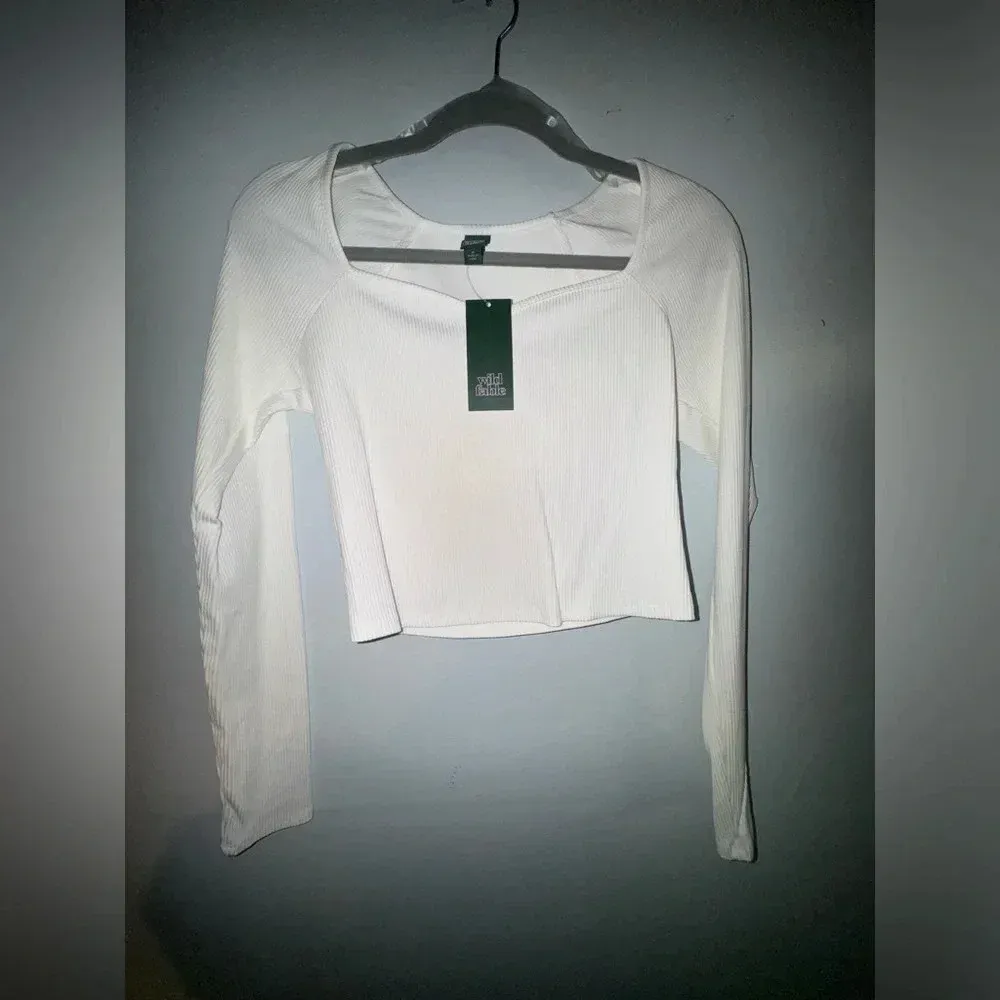 Wild fable White women’s crop‎ top long sleeve heart shaped neck medium NWT - Image 2