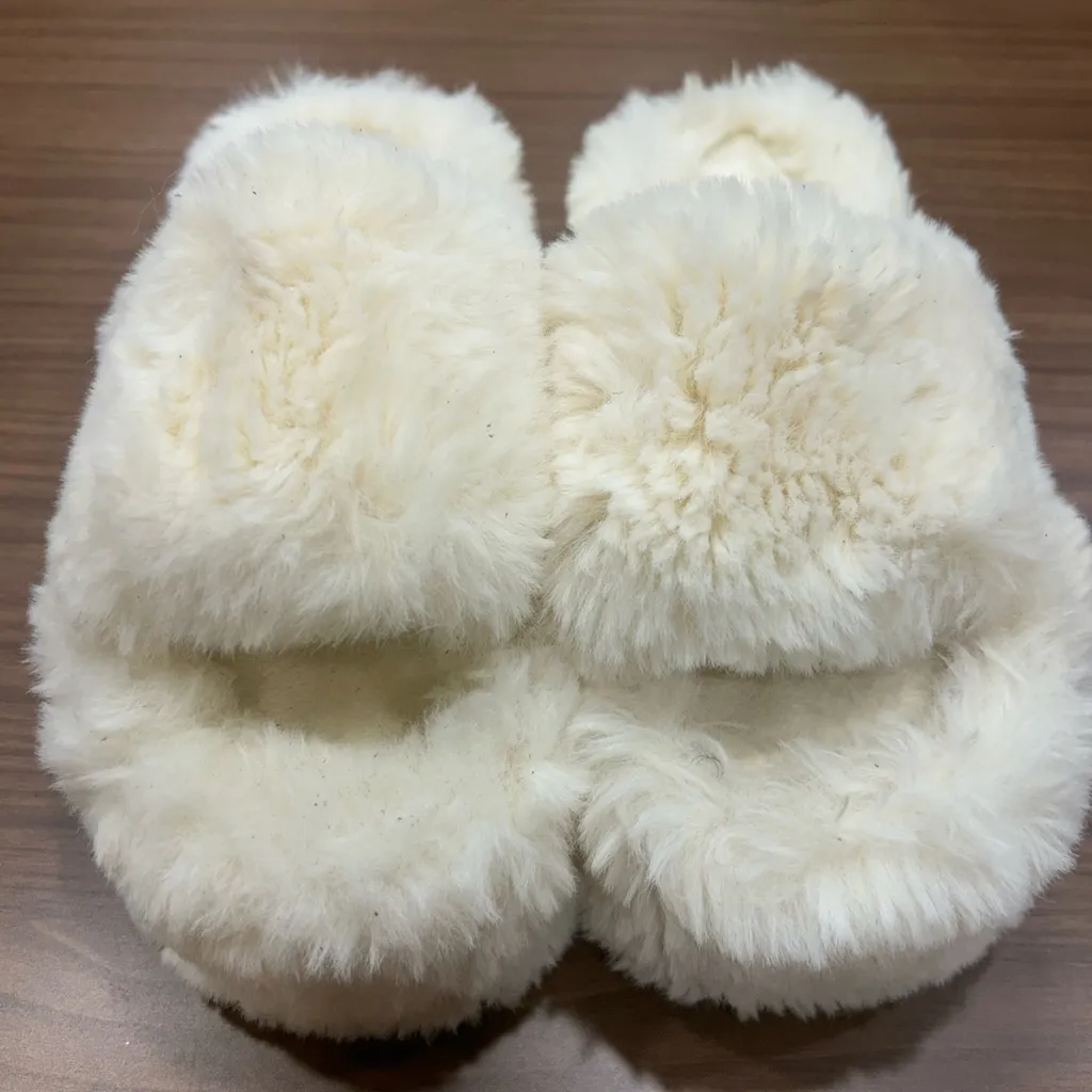 Slippers Cozy Cream Women's Furry great shape! No size shown - Image 2