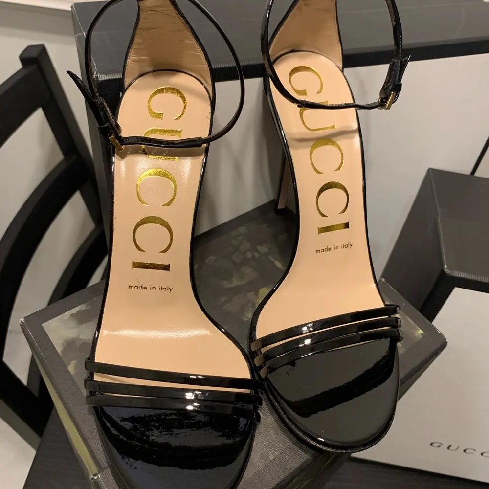🎉HP🎉NIB Gucci Vernice Crystal Nero Stiletto Pump - Image 3