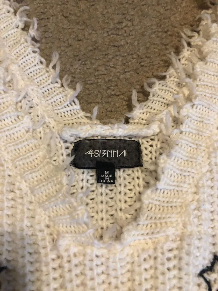 White sweater with black starts Size M - Image 2